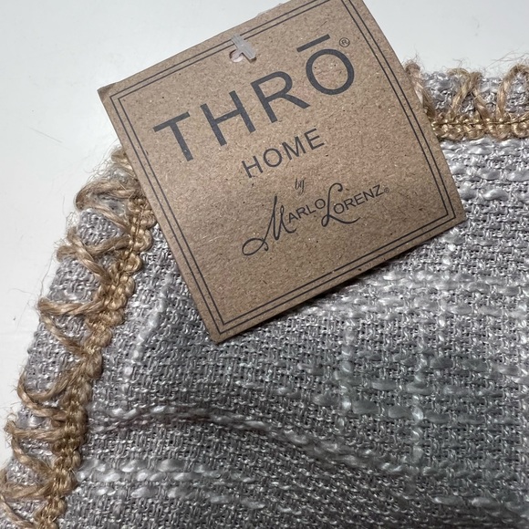 Cushion - Picture 2 of 3